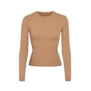 NWT SKIMS Fits Everybody crew neck long sleeve t-shirt in Sienna